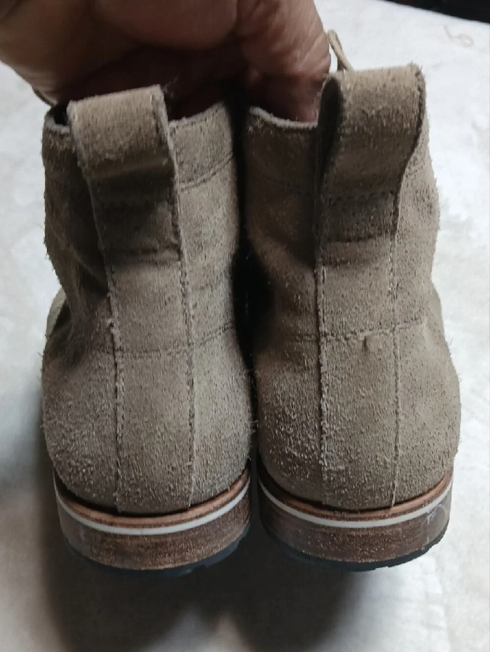 Helm Hollis Men's Suede Cap Toe Chukka Boots in Taupe Size 11